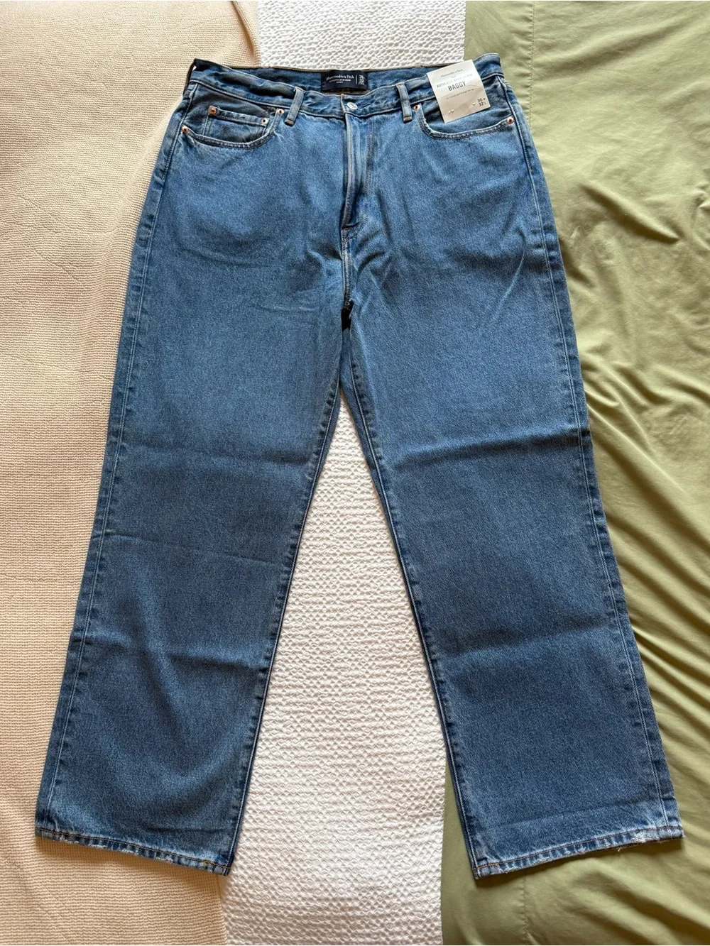 NWT Abercrombie & Fitch Men's Mid-Blue Baggy Jeans 36x32